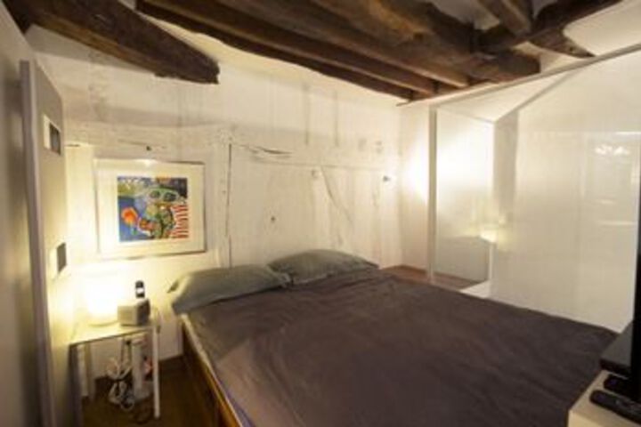Room 27 of 63