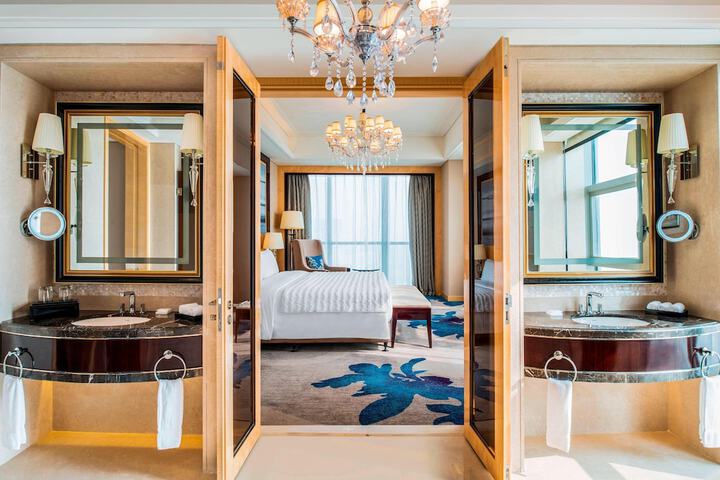 Room 38 of 62