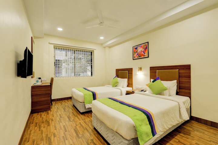 Room 10 of 40