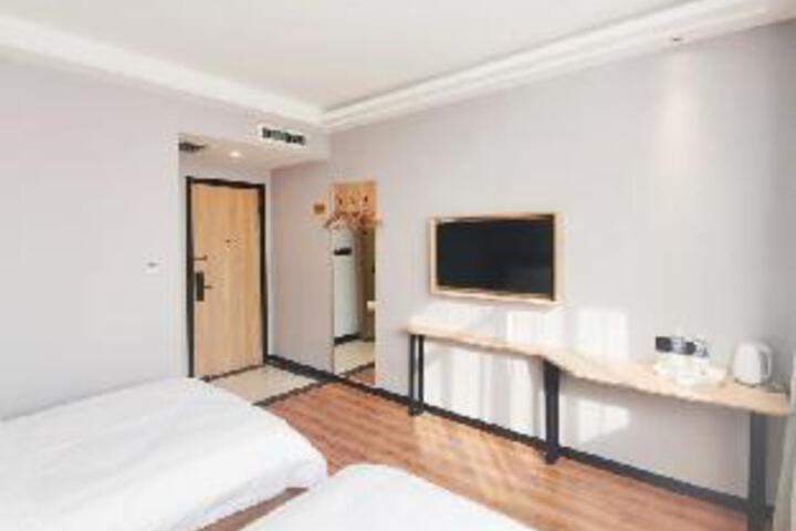 Room 4 of 5