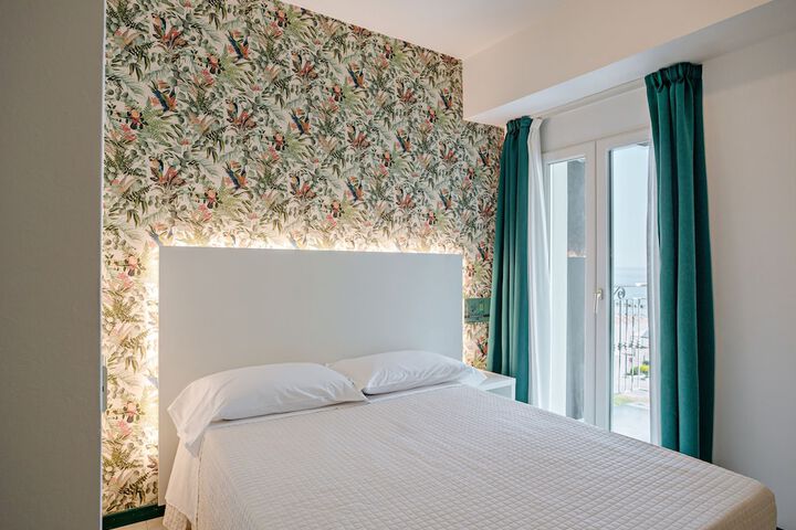 Room 9 of 28