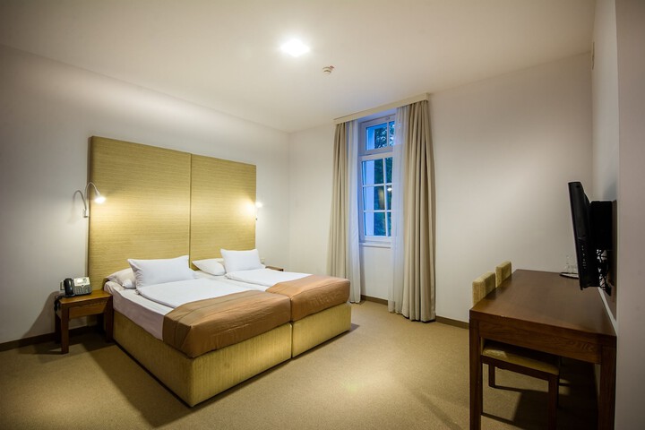 Room 21 of 68