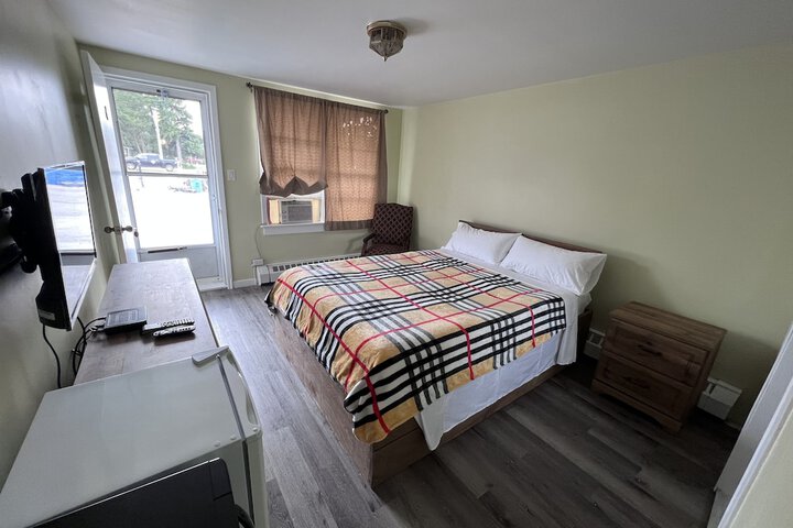 Room 2 of 8