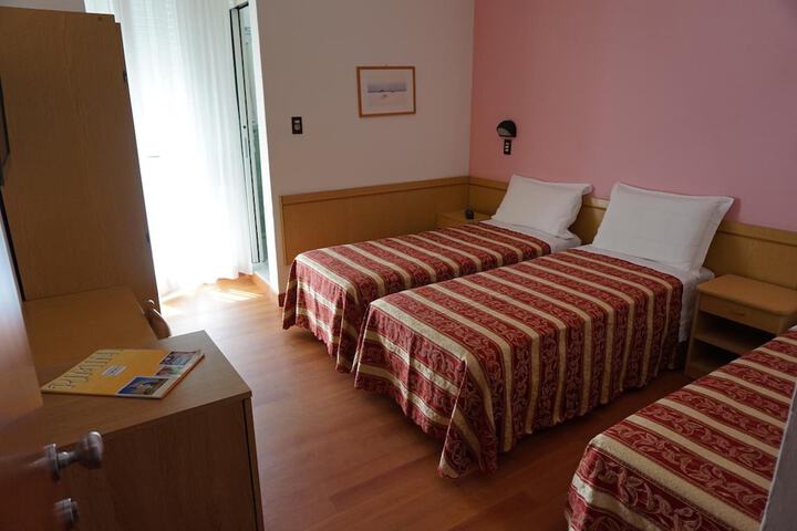 Room 17 of 62
