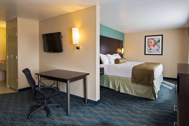 1 King Bed (1 of 7)