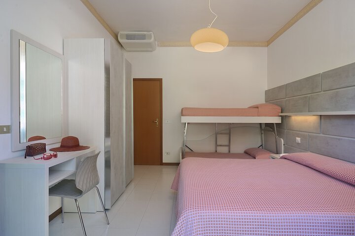 Room 12 of 43