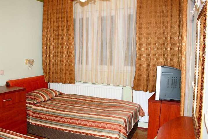 Room 6 of 20