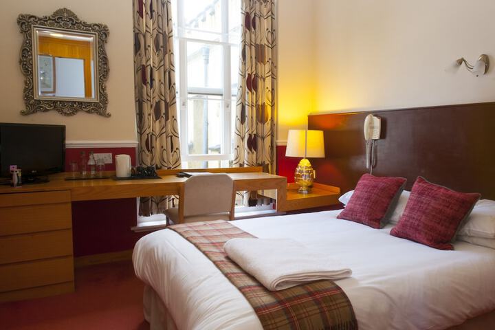 Room 4 of 25