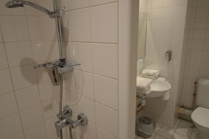 Room 14 of 38