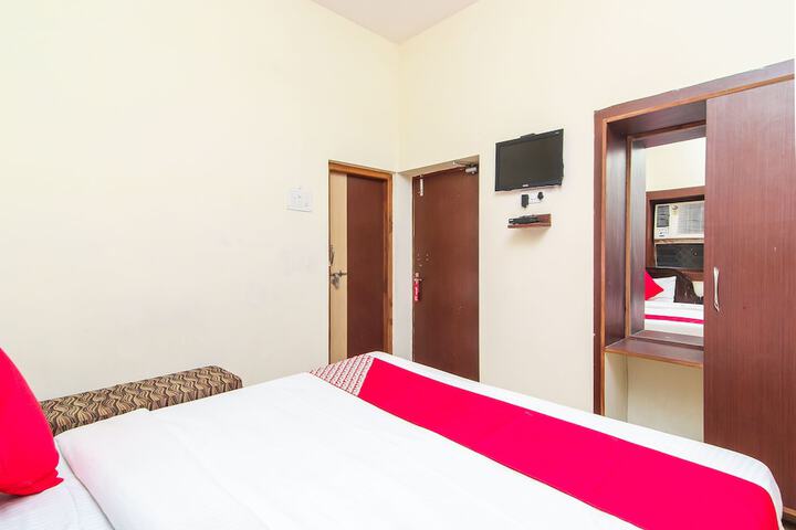 Room 17 of 33