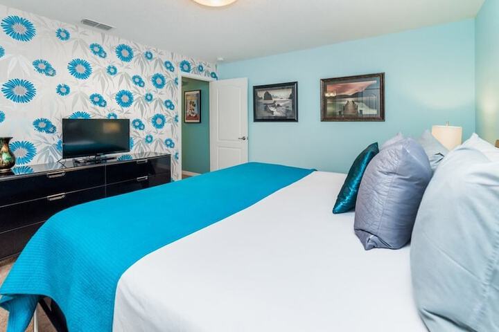 Room 6 of 27