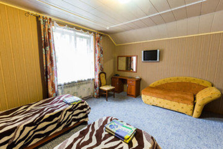 Room 12 of 18