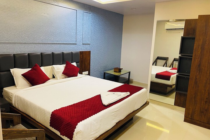 Room 5 of 14