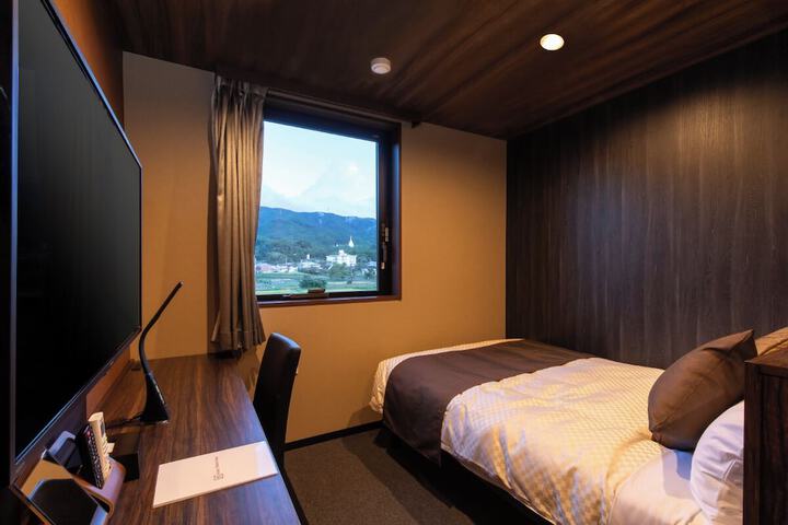 Room 3 of 21