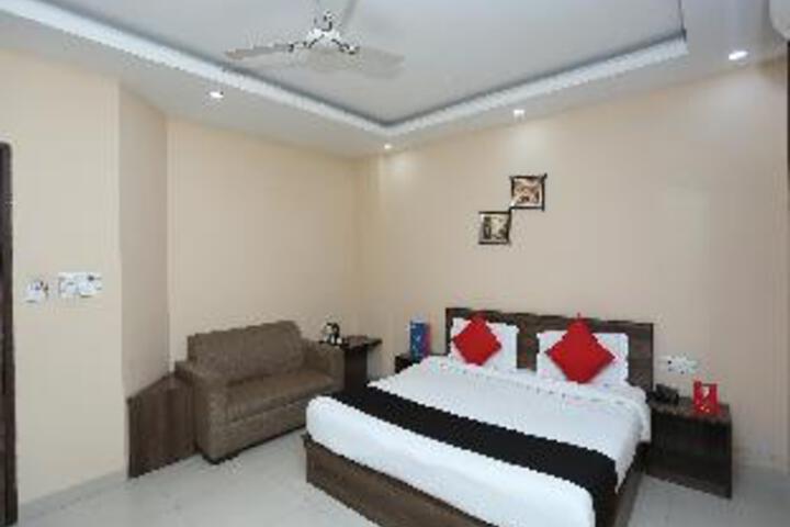 Capital O 2852 Bilberry Hotel