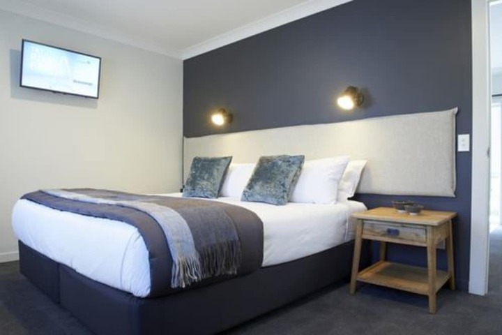 Room 4 of 28
