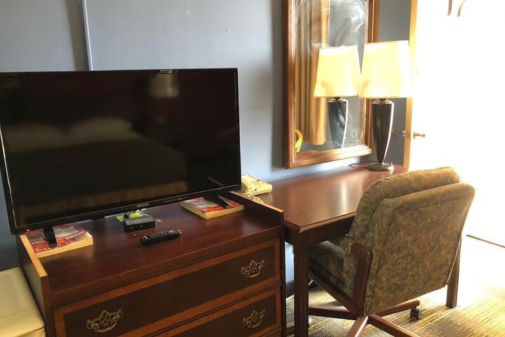 Room 9 of 11