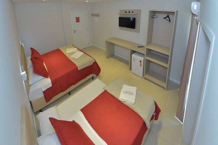 Room 10 of 18