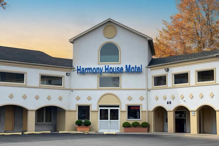 Harmony House Motel in Ypsilanti, MI