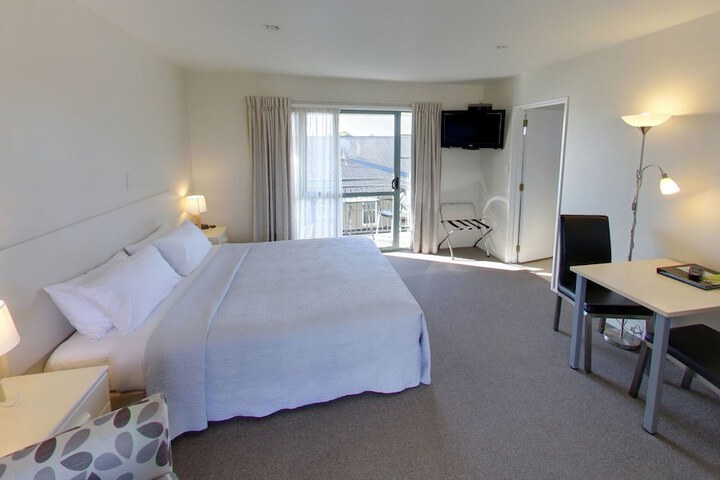 Room 7 of 28