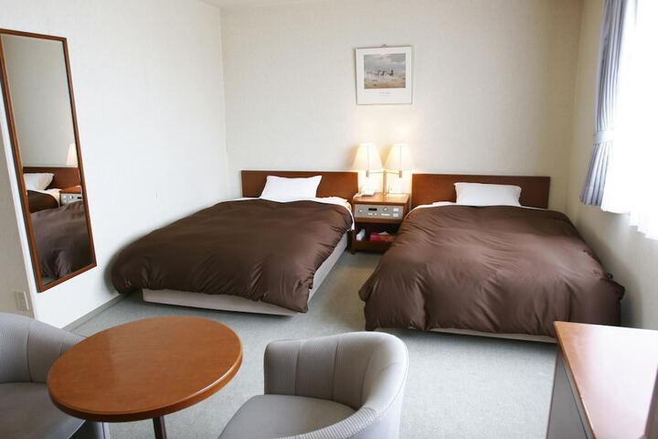 Room 4 of 43