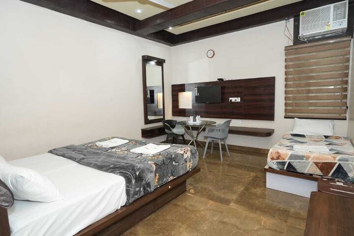 Room 8 of 15