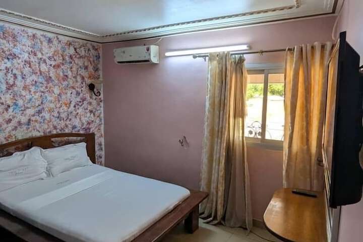 Room 32 of 99