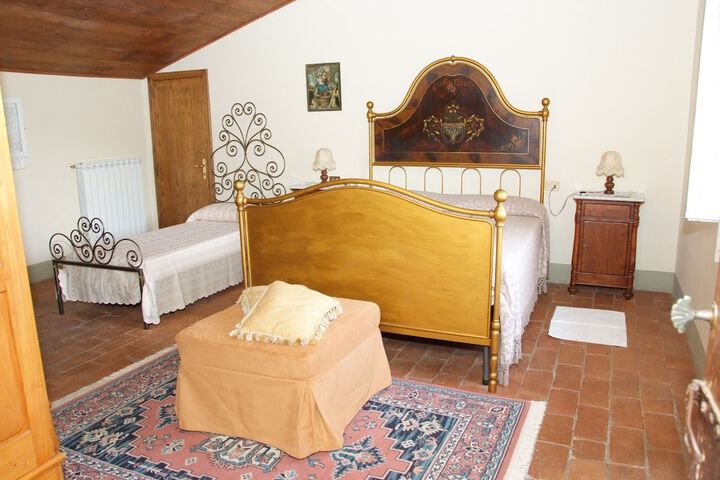 Room 2 of 17