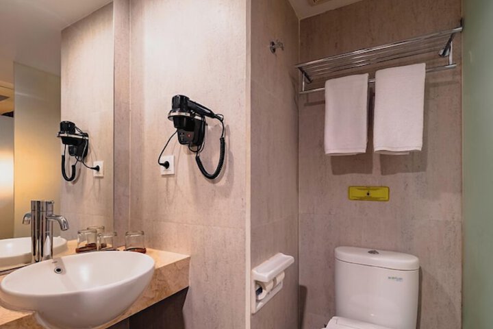Room 15 of 48