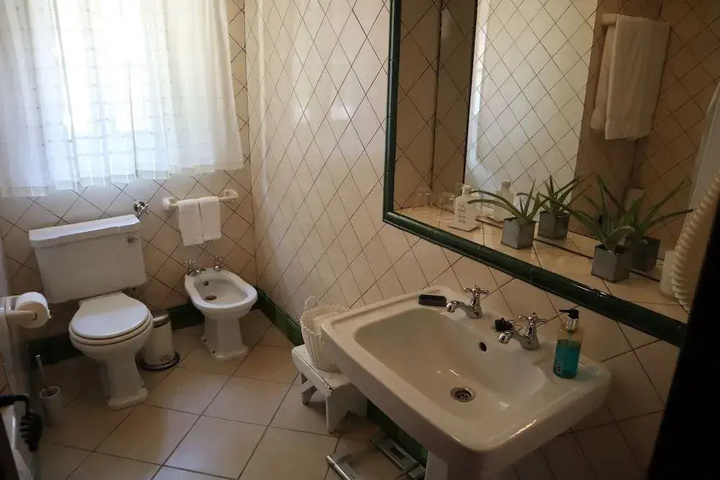 Room 10 of 24