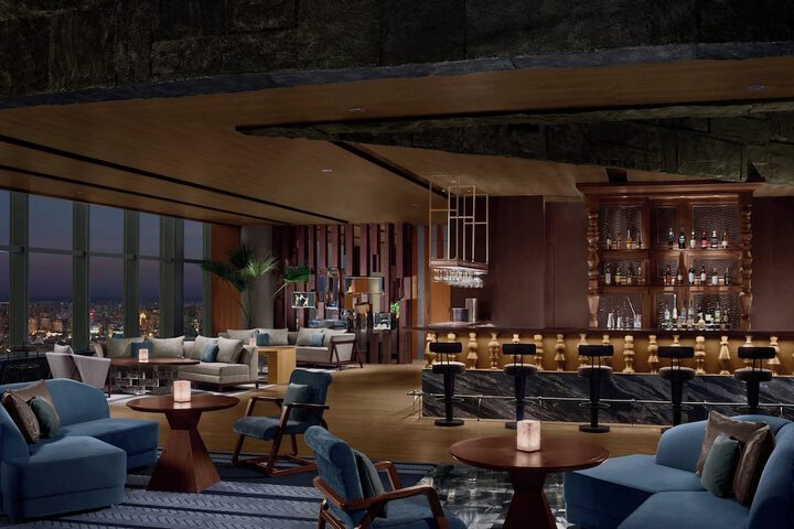 Lounge 92 of 109