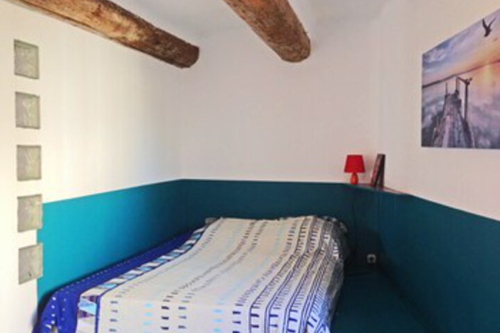 Room 9 of 30