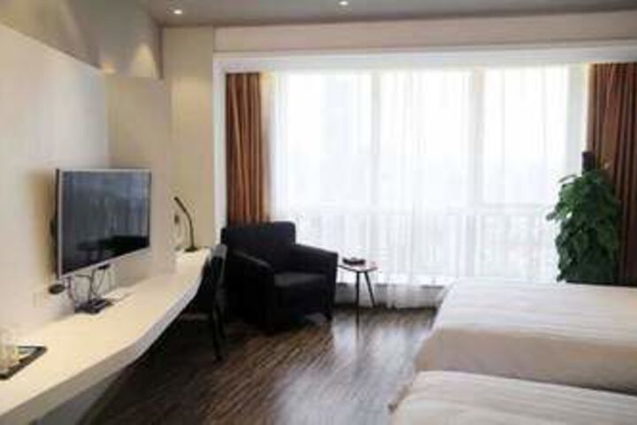 Room 12 of 23