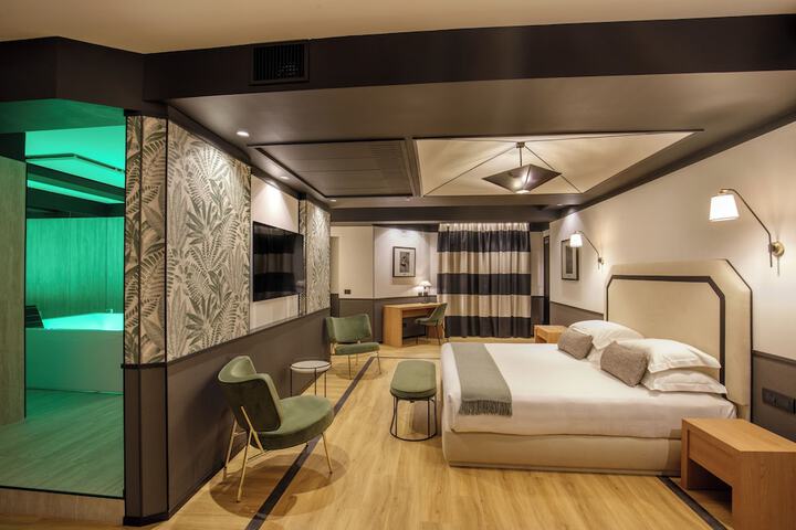 Room 2 of 23