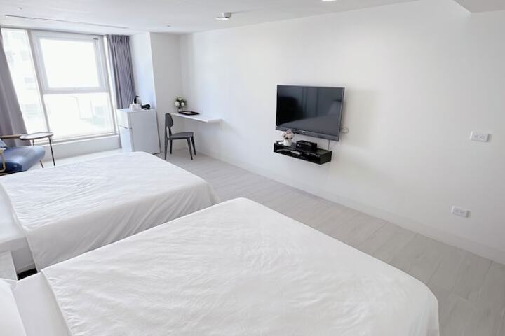 Room 12 of 16