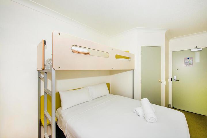 Room 9 of 42