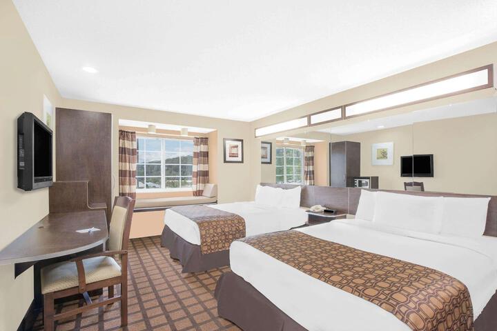 1 Queen Bed (14 of 20)