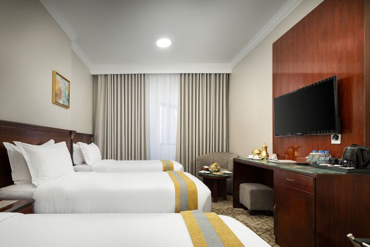 Room 10 of 42