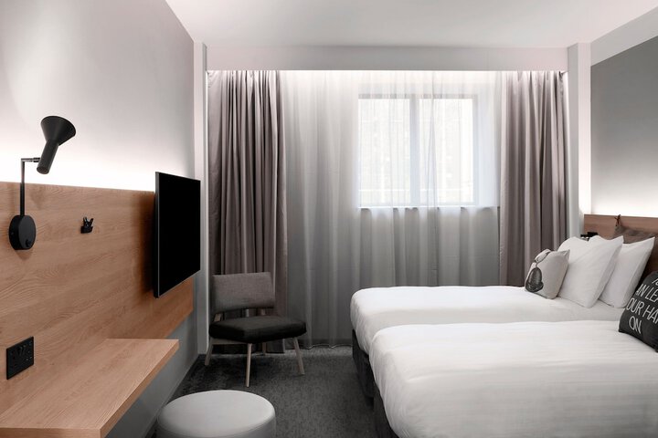Room 16 of 40