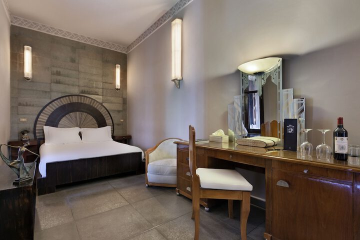 Room 8 of 42