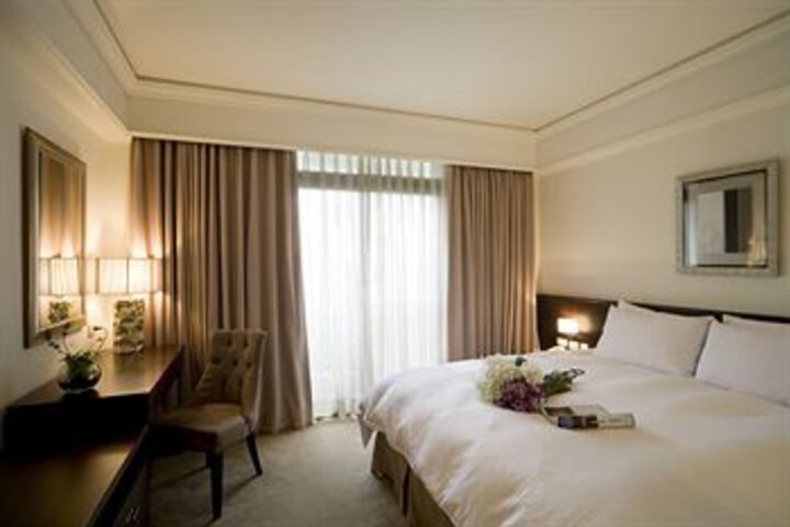Room 5 of 28