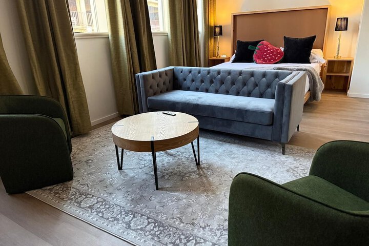 Room 57 of 153