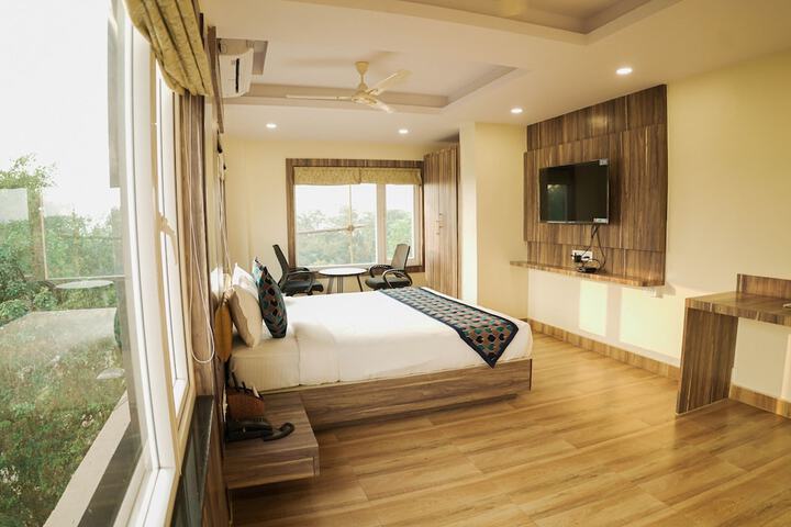 Room 6 of 35