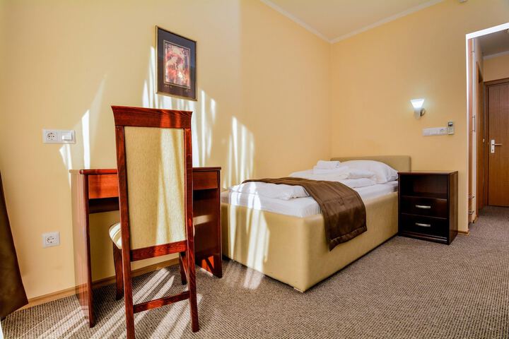 Room 9 of 48