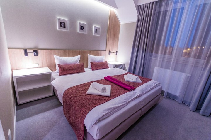 Room 17 of 47