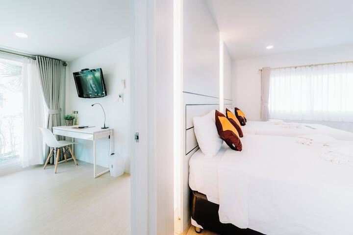 Room 27 of 76