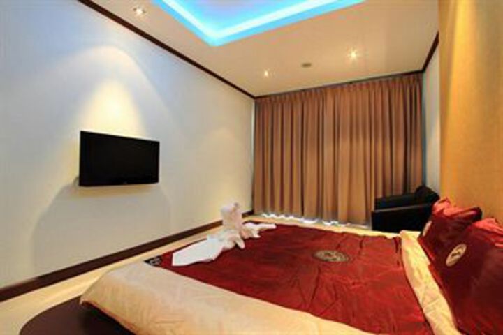 Room 15 of 37