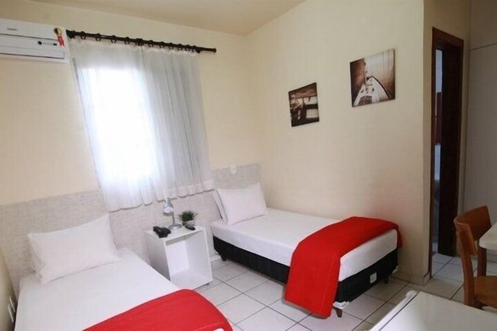Room 10 of 32