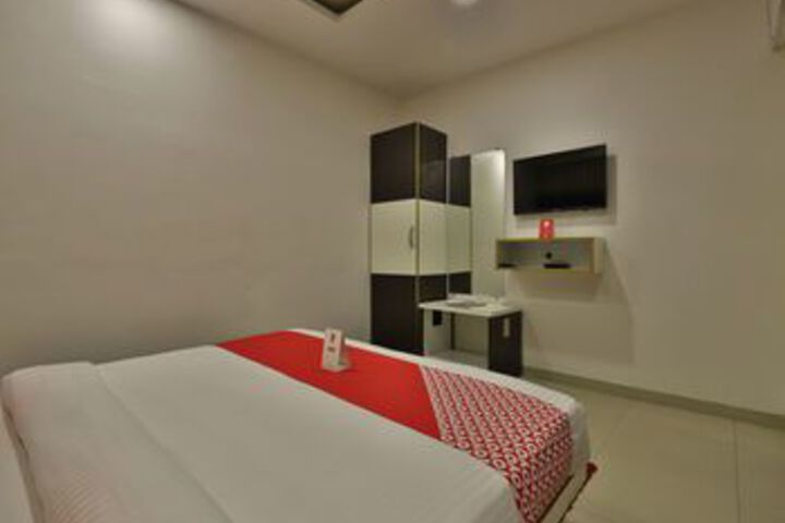 Room 9 of 24