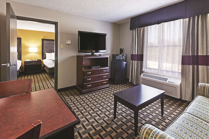2 Queen Beds (3 of 3)